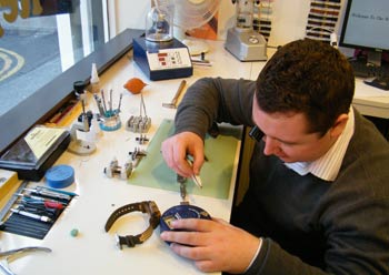 Watch Workshop - Replacing a battery